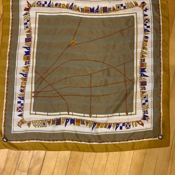 Geometric Patterned silk vintage Scarf - Picture 2 of 6